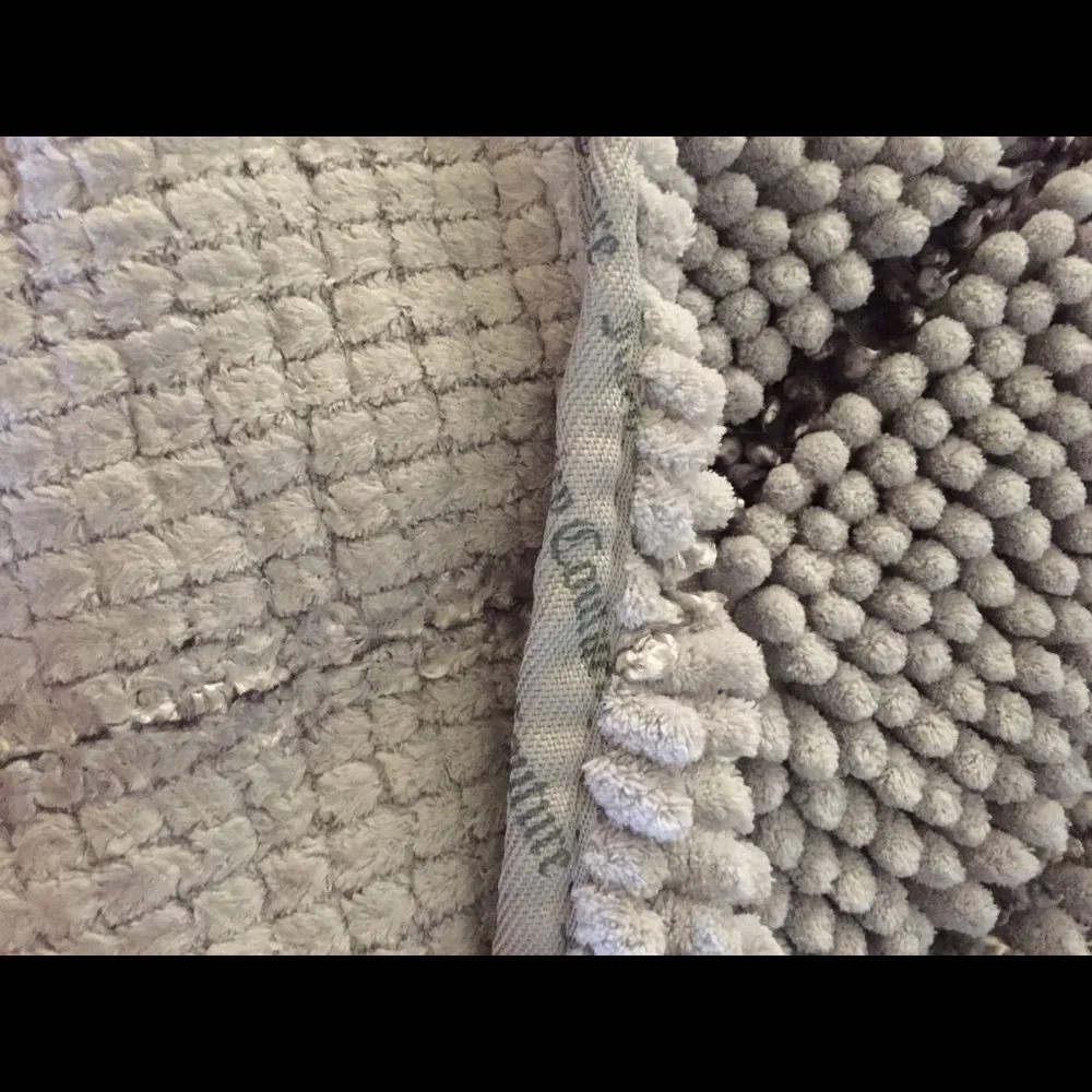 Juicy couture chenille bath rug, NWT